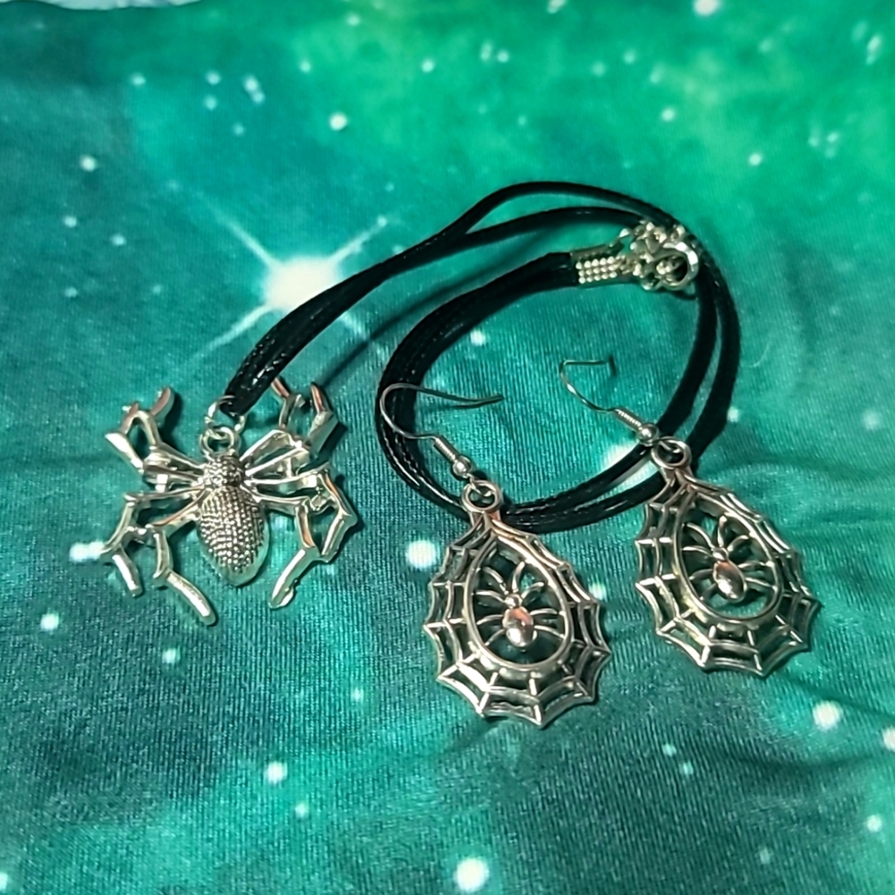 LG Spider Metal Charm Jewelry Set